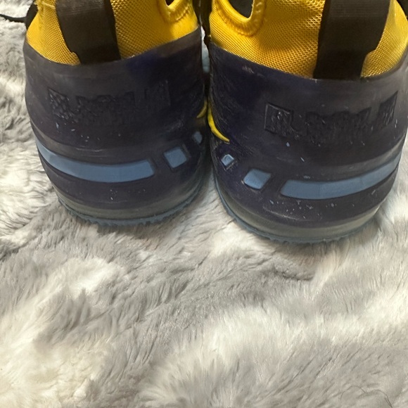 Nike LeBron 16 Low SuperBron Basketball - Picture 4 of 4